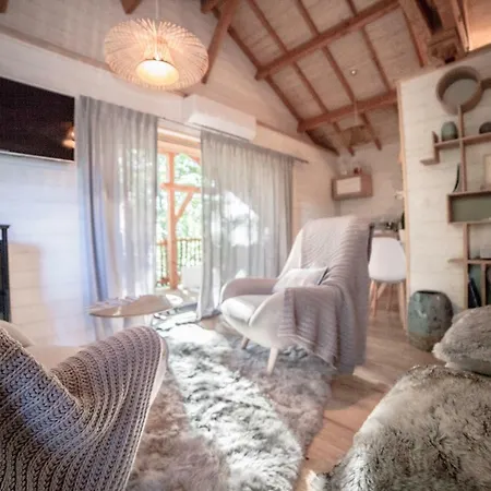 D'emilion De Sens Lodge Branne (Gironde)